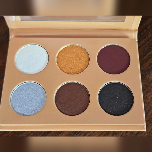 KKW Beauty Eyeshadow - Picture 4 of 6